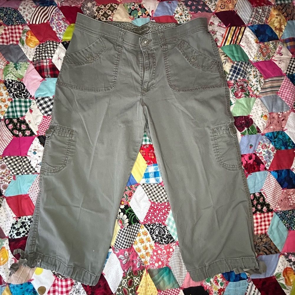 Gloria Vanderbilt Olive Green Cropped Cargo pants